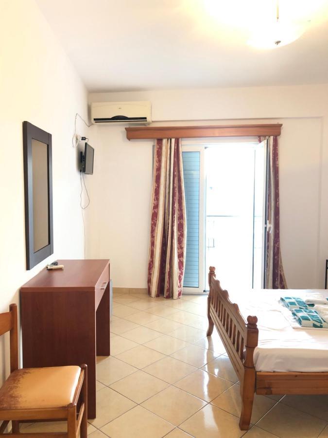 Center Hotel Pirro هيماري المظهر الخارجي الصورة