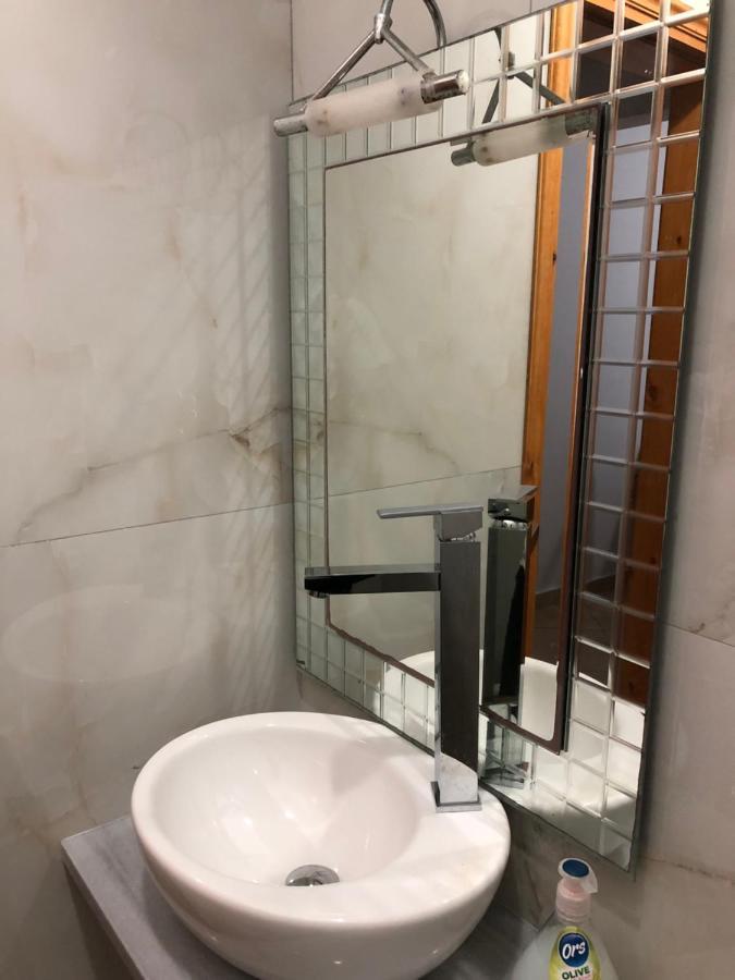 Center Hotel Pirro هيماري المظهر الخارجي الصورة