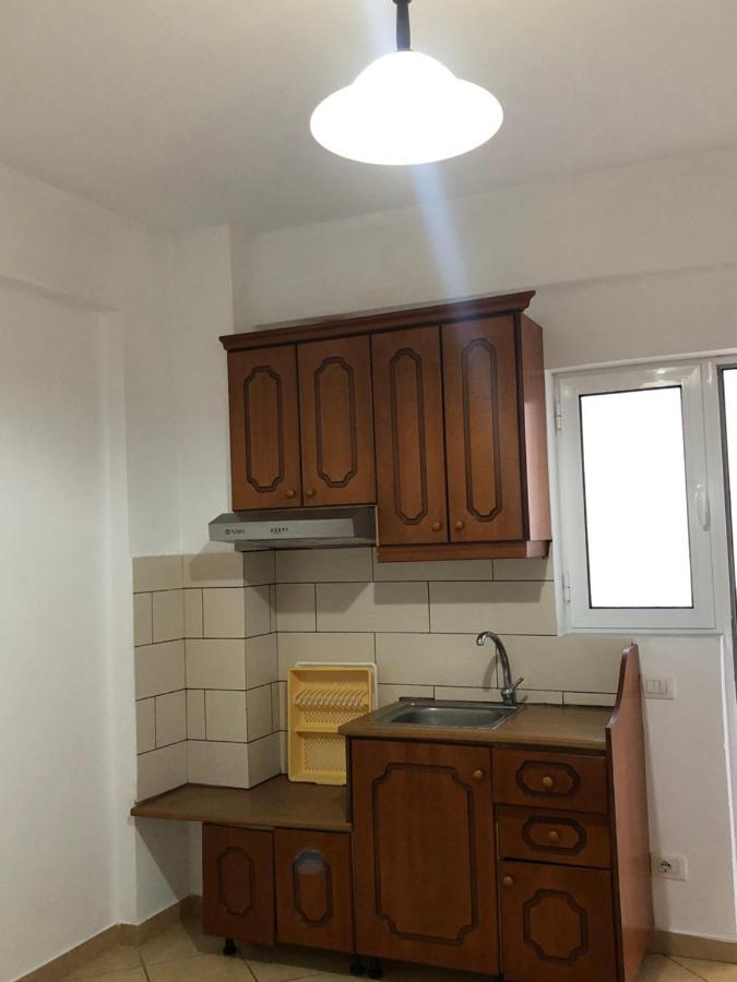 Center Hotel Pirro هيماري المظهر الخارجي الصورة