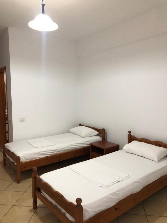 Center Hotel Pirro هيماري المظهر الخارجي الصورة