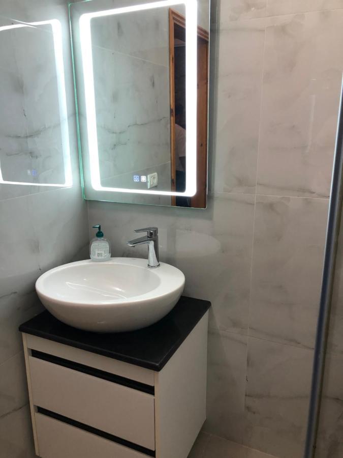 Center Hotel Pirro هيماري المظهر الخارجي الصورة