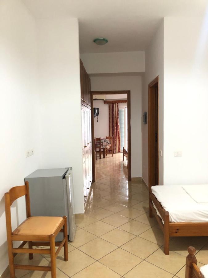 Center Hotel Pirro هيماري المظهر الخارجي الصورة