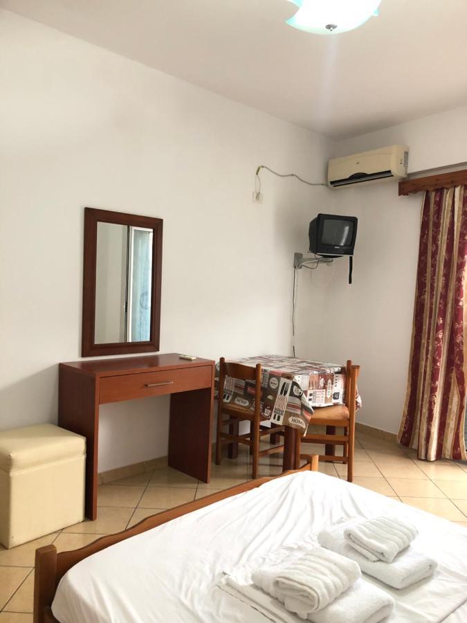 Center Hotel Pirro هيماري المظهر الخارجي الصورة