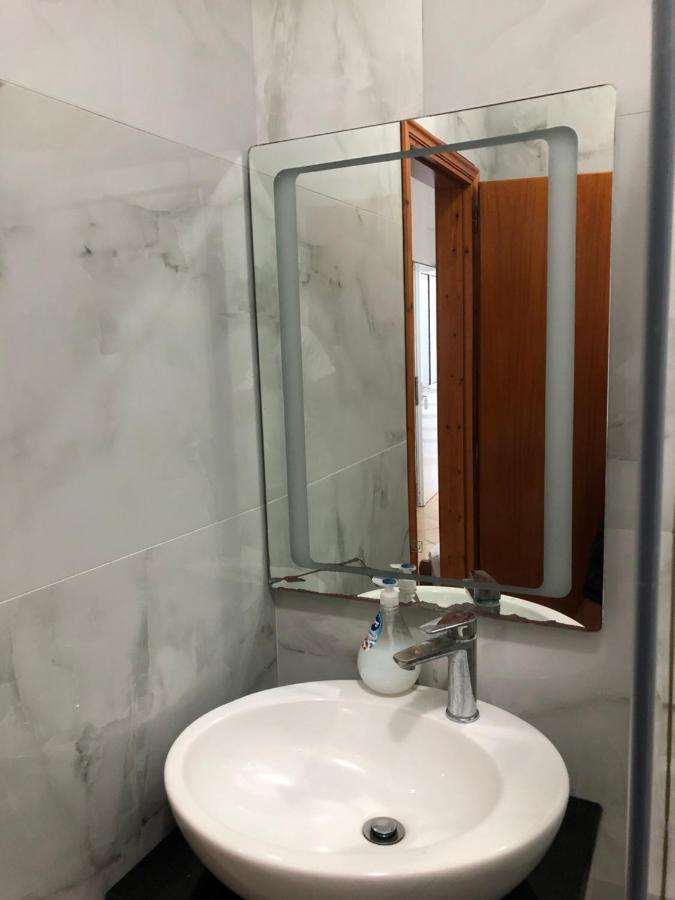 Center Hotel Pirro هيماري المظهر الخارجي الصورة