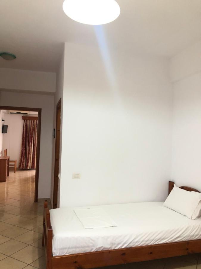Center Hotel Pirro هيماري المظهر الخارجي الصورة