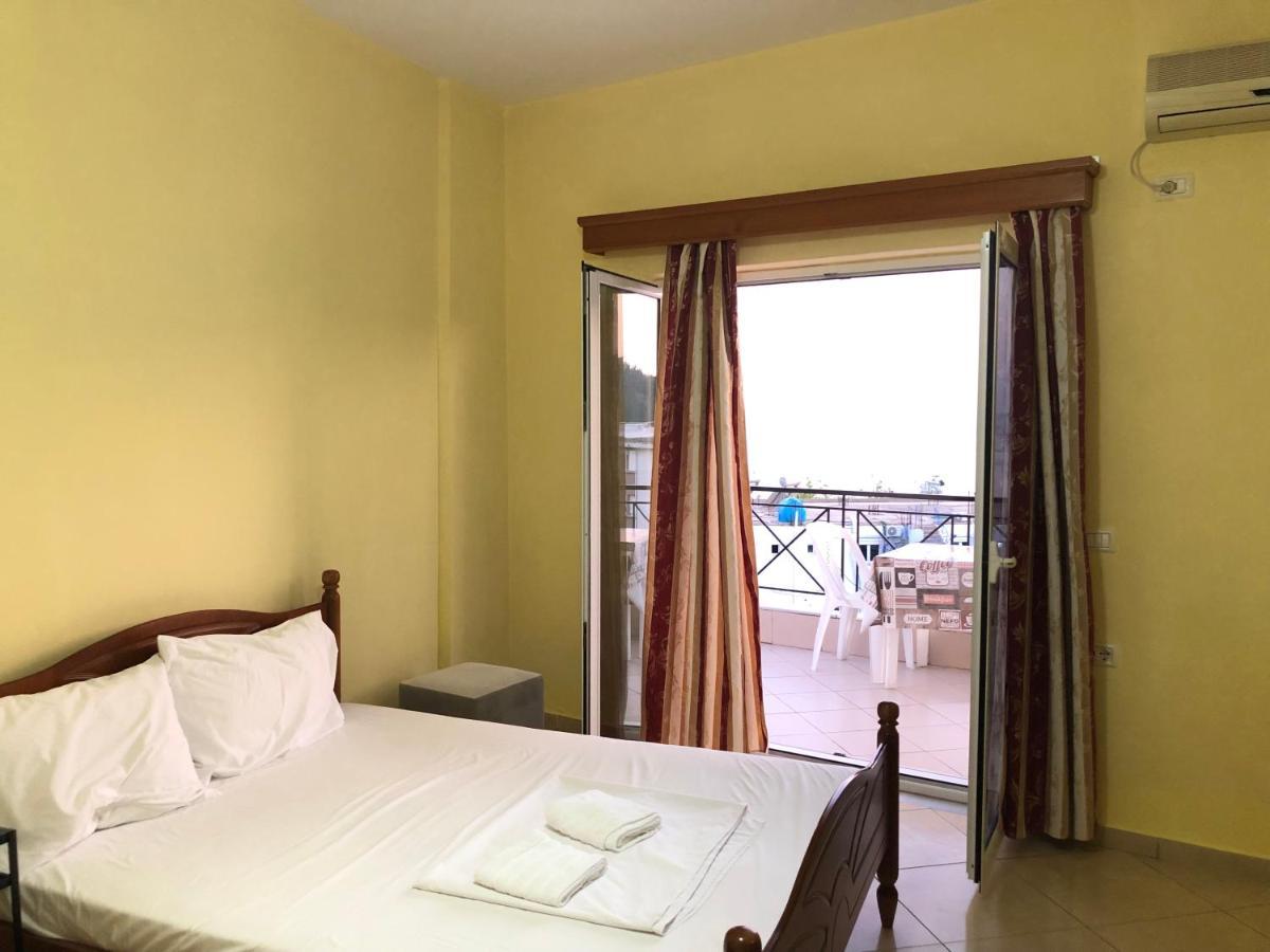 Center Hotel Pirro هيماري المظهر الخارجي الصورة