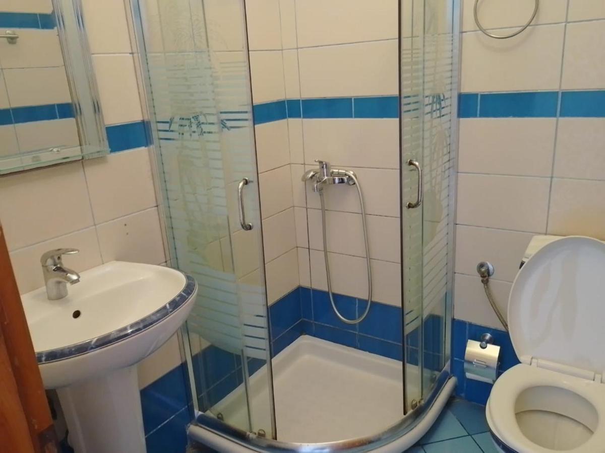 Center Hotel Pirro هيماري المظهر الخارجي الصورة