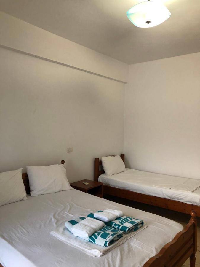 Center Hotel Pirro هيماري المظهر الخارجي الصورة