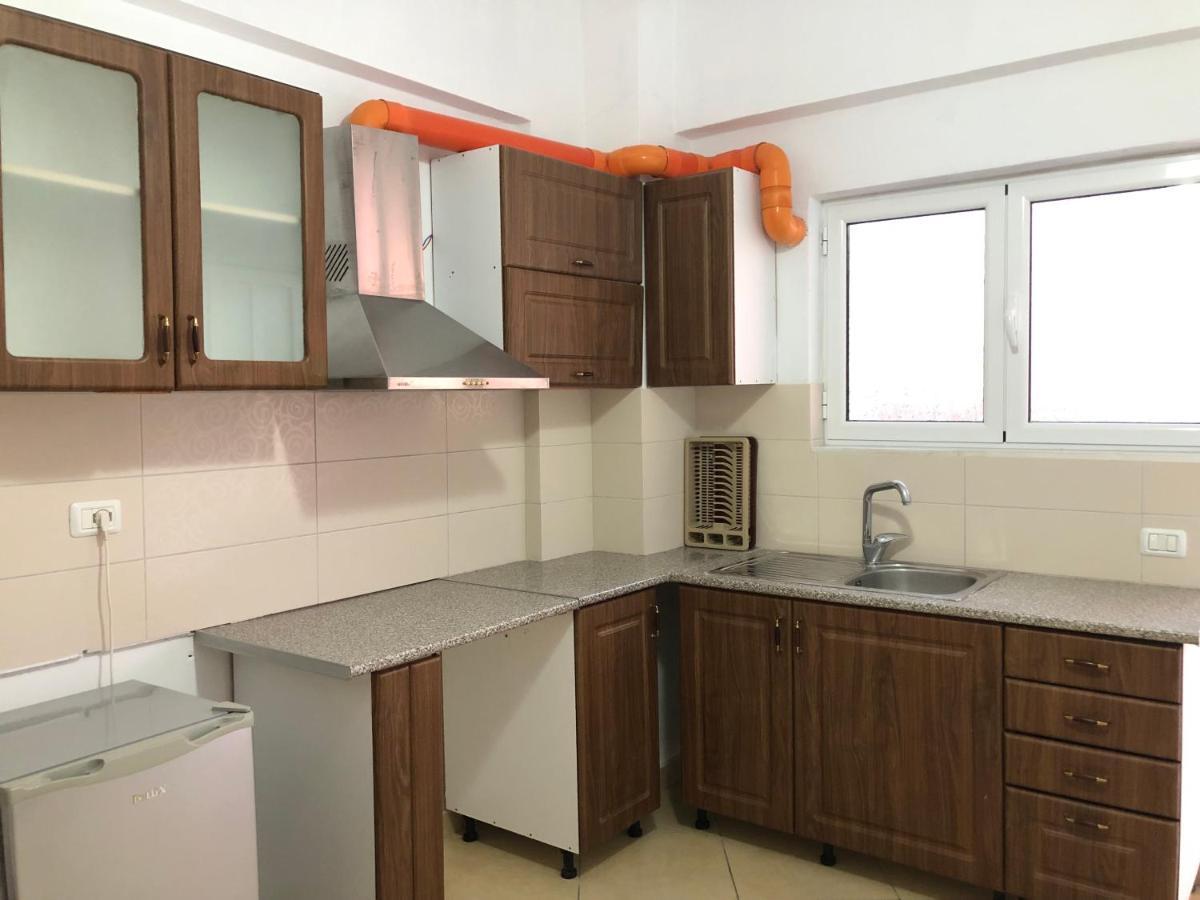 Center Hotel Pirro هيماري المظهر الخارجي الصورة
