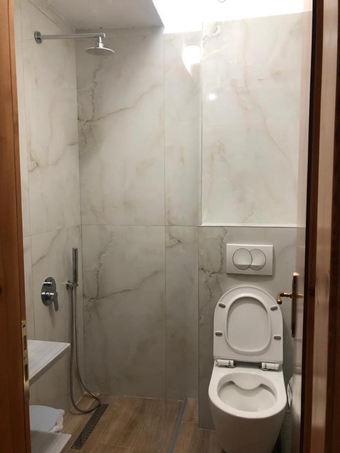 Center Hotel Pirro هيماري المظهر الخارجي الصورة