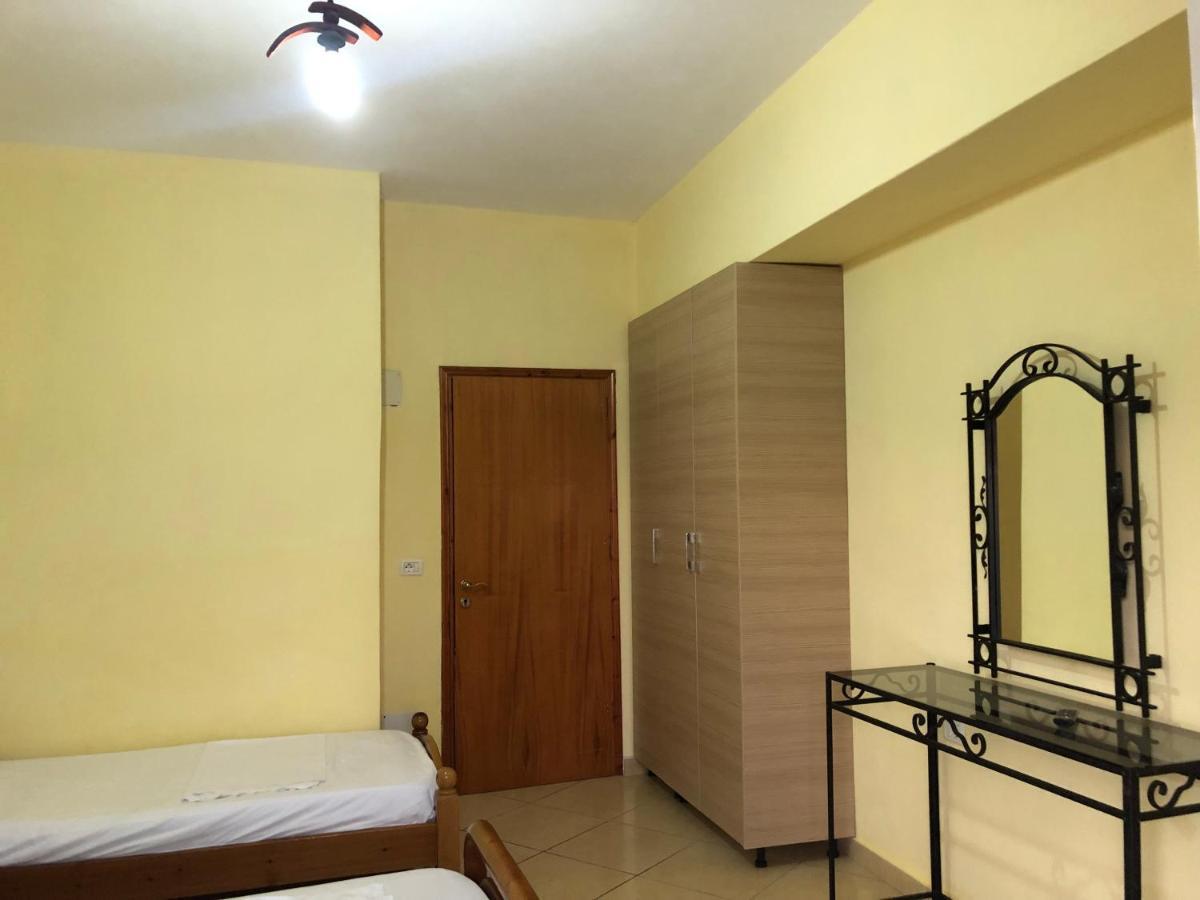 Center Hotel Pirro هيماري المظهر الخارجي الصورة