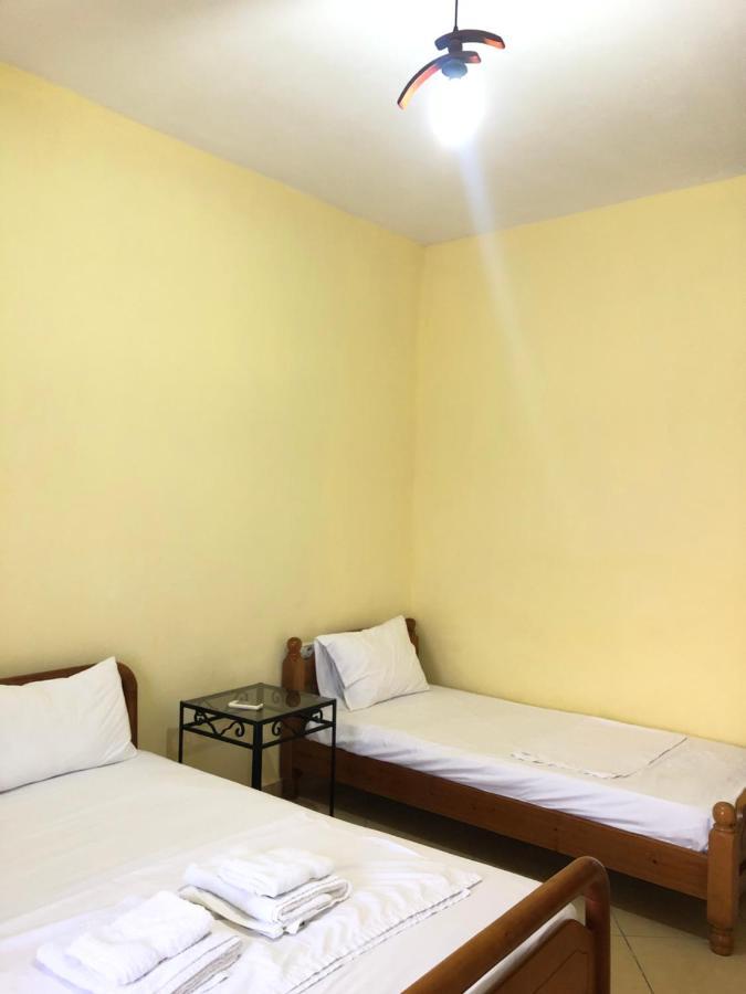 Center Hotel Pirro هيماري المظهر الخارجي الصورة