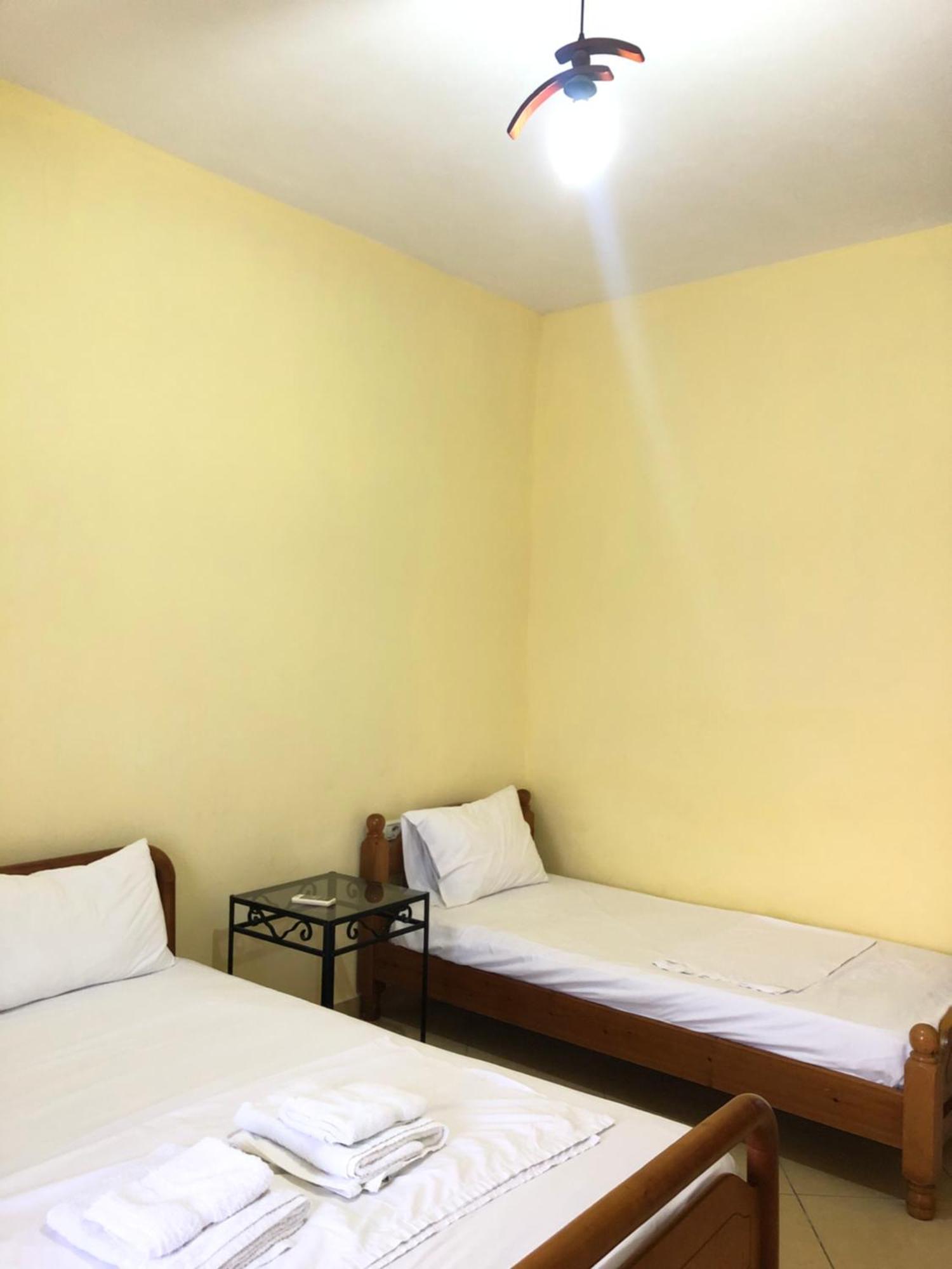 Center Hotel Pirro هيماري المظهر الخارجي الصورة