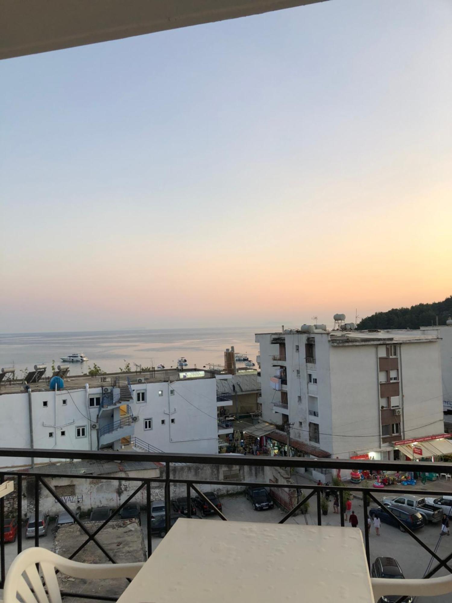 Center Hotel Pirro هيماري المظهر الخارجي الصورة